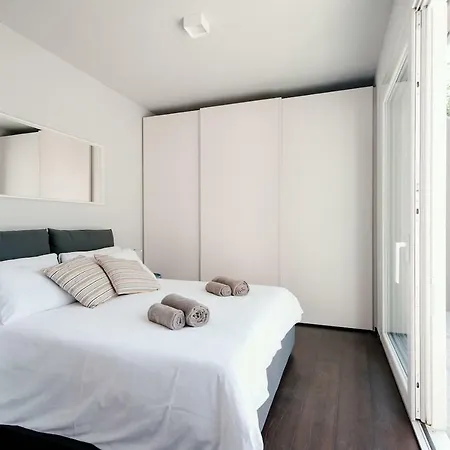 The Palms Lake - By House Of Travelers - Апартаменты Комо