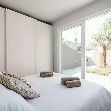The Palms Lake - By House Of Travelers - Апартаменты Комо