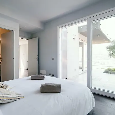 The Palms Lake - By House Of Travelers - Апартаменты Комо